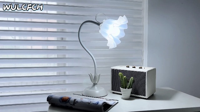 Image of Flower Table Lamp,Bedside Table Lamp for Bedroom LED Reading Light 3 Color Modes,Vintage Flower Lamp Kawaii Table Lamps Desk Living Room Home Decor Mothers Day Birthday Gifts for Mom Women(White lamp)