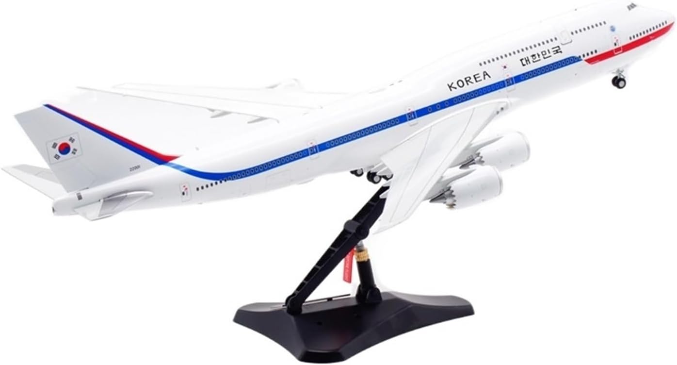 Die Cast Plane 1 200 for B747-8 Static Metal Die Cast Alloy Finished Simulation Aircraft Passenger Model Collection Finished Metal Airplane