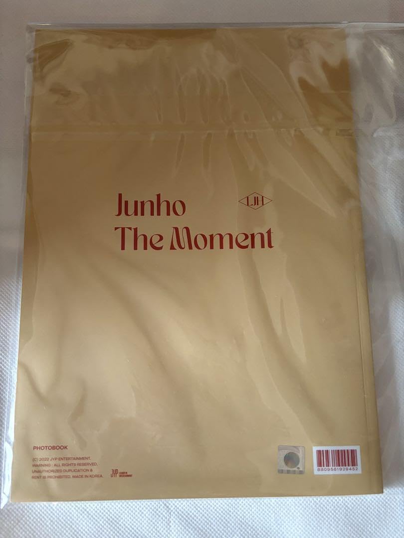 Amazon.co.jp: 2PM ジュノ Junho The Moment フォトブック : おもちゃ