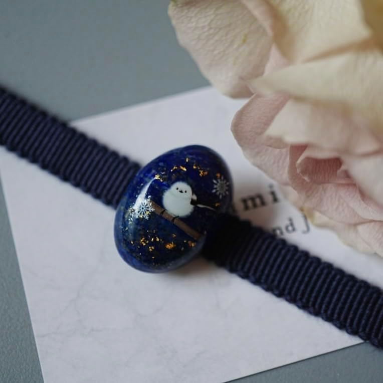 ラピスラズリとシマエナガ、金箔の帯留め