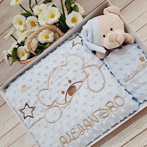 Miniatura 6 de Manta De Bebé Y Dou Dou Personalizado Con El Nombre Del Bebé Bordado. Regalo Ideal Para Bebé Recién Nacido, Baby Shower Y Padres Primerizos. Canastilla Bebé Recién Nacido. 4 Colores Disponibles.