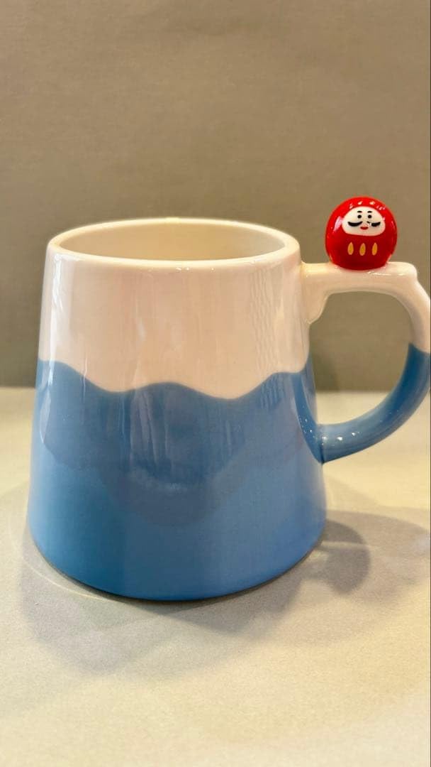 富士山プロダクトが新商品「黄金富士山だるま」 ビュースポットをモチーフに - 甲府経済新聞 富士山カップ だるまさん付き 青 白