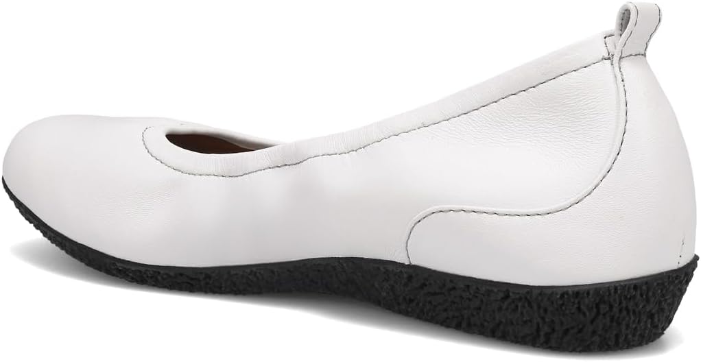 Taos Footwear Women's Chit Chat Flat