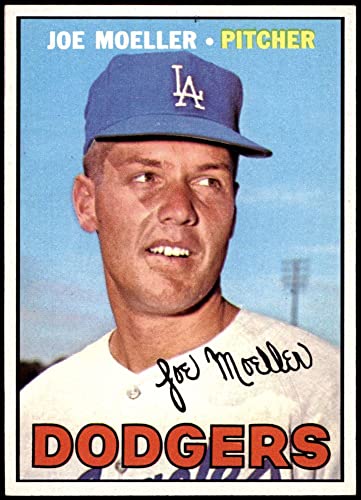 1967 Topps # 149 xWHT Joe Moeller Los Angeles Dodgers (Baseball Card) (No Faint Vertical White Steak Down Center of Hat) NM+ Dodgers