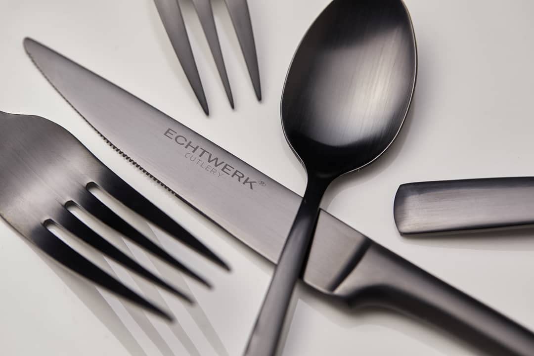 ECHTWERK Sztućce Avelino, Black Edition, 42 elementy, sztućce dla 6 osób, stal nierdzewna 18/10, satynowane wykończenie, zestaw sztućców, na stoły imprezowe, z pudełkiem do przechowywania