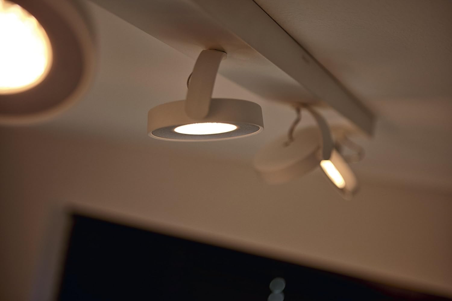 Philips Clockwork Decken-/Wandleuchte 4er Spots, dimmbar WarmGlow, 22W, 2200-2700 K, Weiß, IP20, blendfrei, flimmerfrei