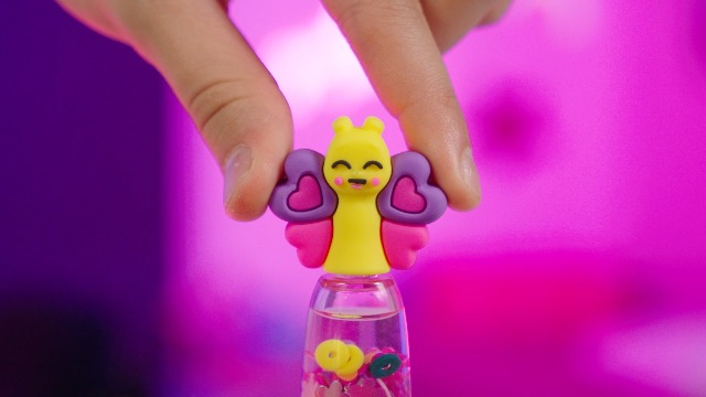Clementoni Atelier Des Fluos – Kit 10 Feutres à Personnaliser – Paillettes Et Accessoires – Dès 7 Ans