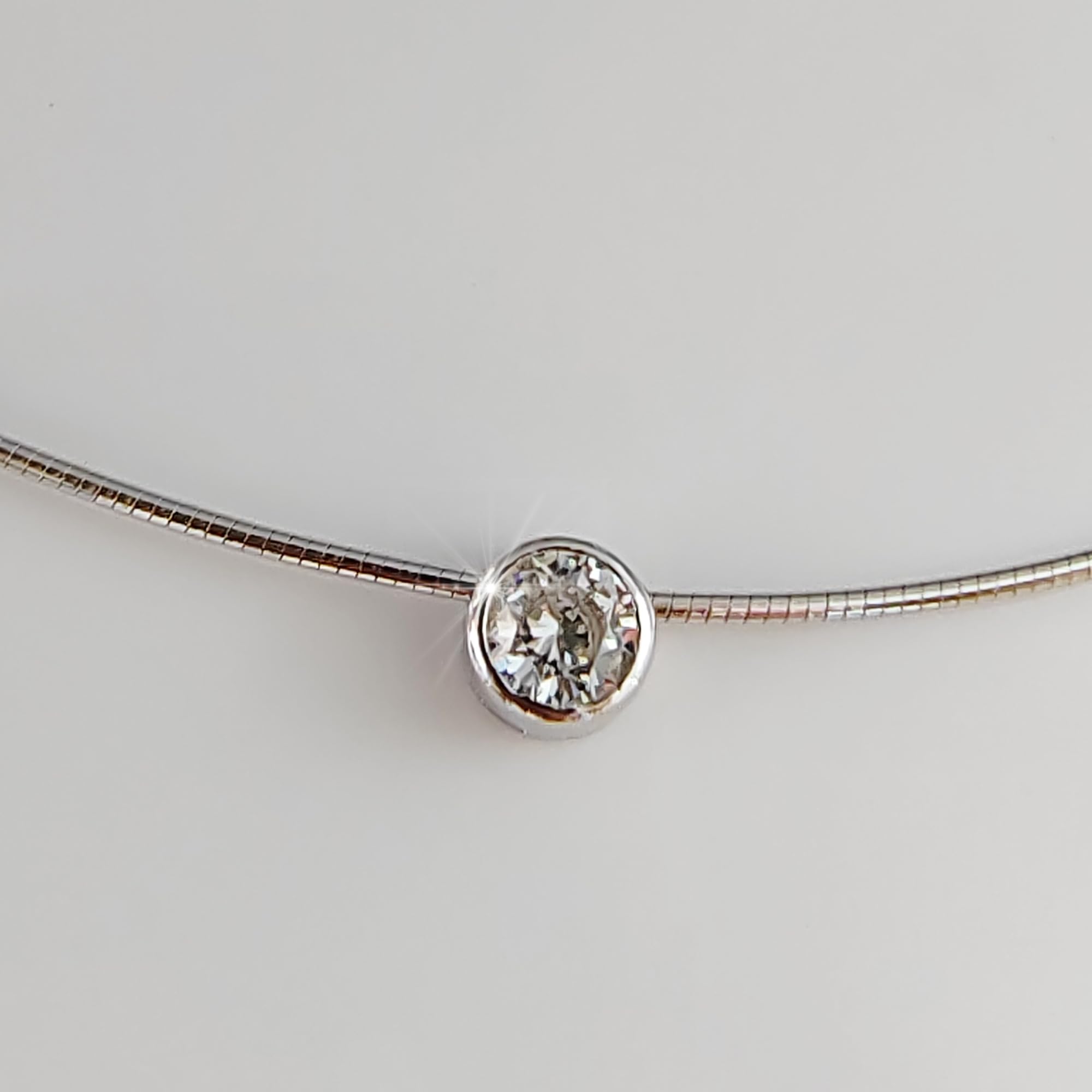 Gioielli Aurum - Collana Punto Luce in Argento 925 con Zircone Brillante - Girocollo Semirigido - Gioiello da Donna