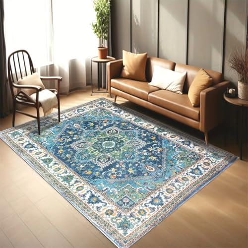 Tapis bohème rétro pour harmoniser un salon vide autour de la table basse