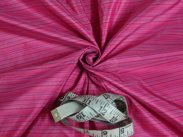 Tissu taffetas de soie rose au mètre 137 cm de large pour styliste de mode