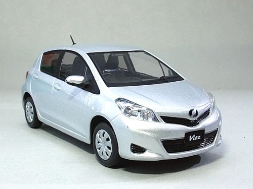 Amazon.co.jp: トヨタ 1/24 ヴィッツ Fタイプ カラーサンプル 1F7