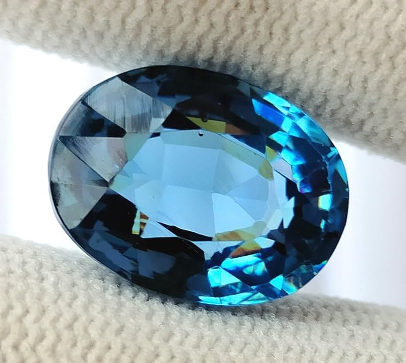 Tanzanite naturelle ovale pour fabriquer un cadeau de joaillerie inoubliable