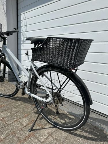 Fahrradkorb Gepäckträger Hinten – Rattan-Optik Schwarz – Feste Montage – Wetterfest & Stabil – Kunststoff Hinterradkorb – Inkl. Befestigungsmaterial – 46 x 30 x 21 cm