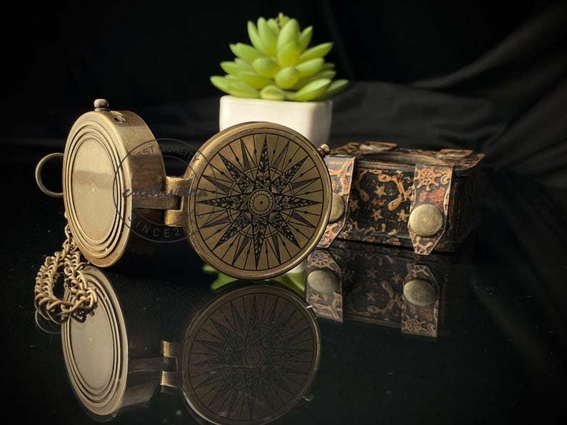 Brújula de trabajo en latón | Brújula de bolsillo grabada con estuche de cuero, regalo para ser querido, regalo para él, regalo de cumpleaños, regalo para padre miniatura 3