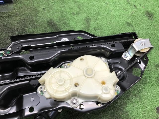 トヨタ純正　スライドドアモーターLH 85006-26031 Amazon.co.jp: ハイエース CBF-TRH200V 左パワースライドドアモーター