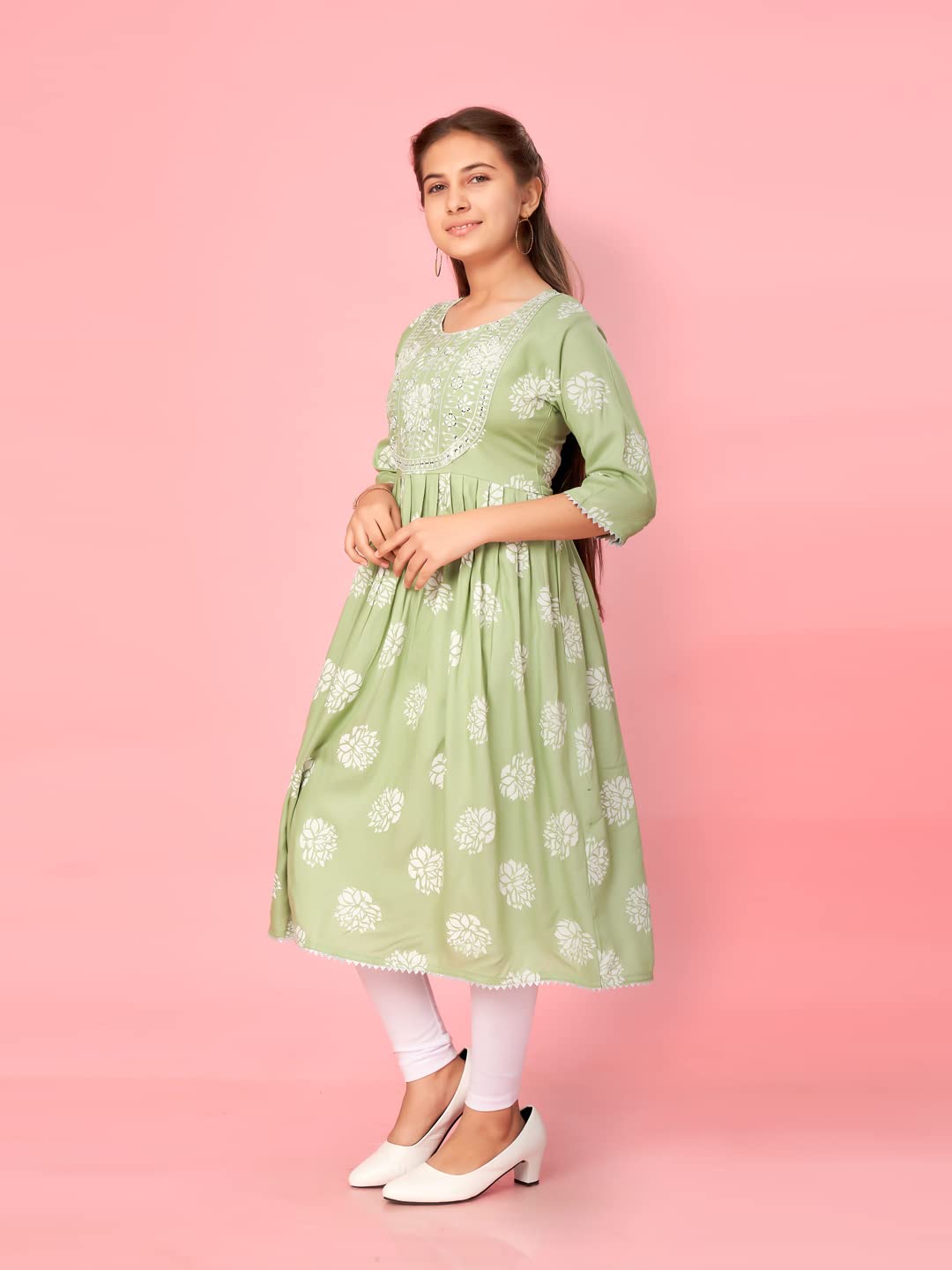Aarika Girls Green Color Cotton Embroidery Kurti (Kurti-Ap-D-1-Green-32)