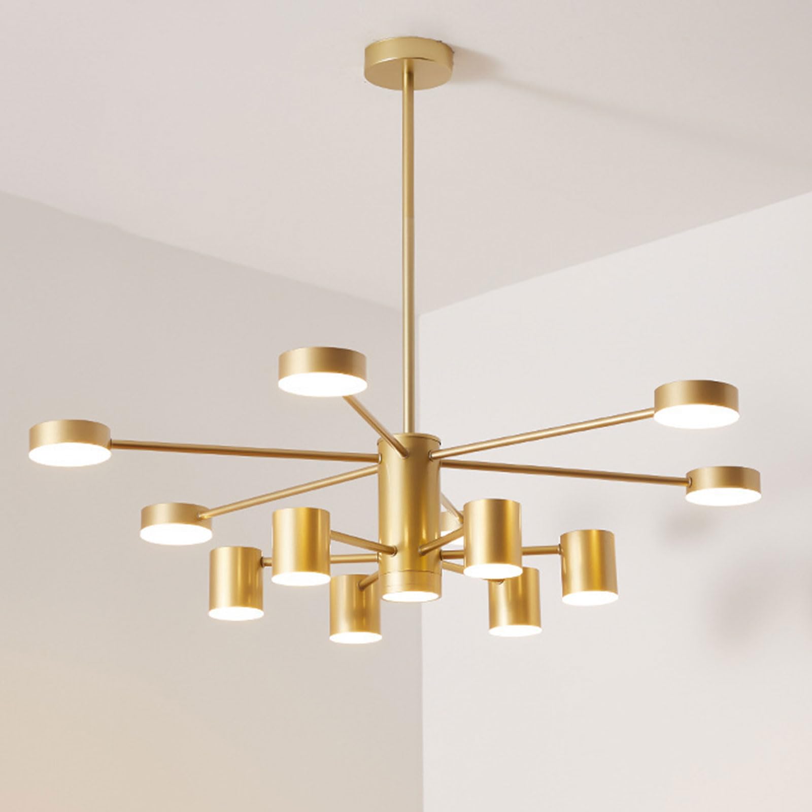 Lustre de plafond dorés LED pour illuminer une pièce sombre en métal