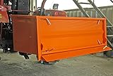 Technische Daten: Transportbox für Traktoren max. 300 kg zuladbar Ladevolumen 0,35 m3 Innenmaße LxBxH: 1200 x 617 x 453 mm Außenmaße LxBxH: 1270 x 863 x 635 mm 62 kg Eigengewicht einfache Montage am Heckdreipunkt mechanisch kippbar Kippwinkel einstellbar leicht zu öffnende, pendelnd gelagerte Heckklappe äußerst stabiler Unterboden