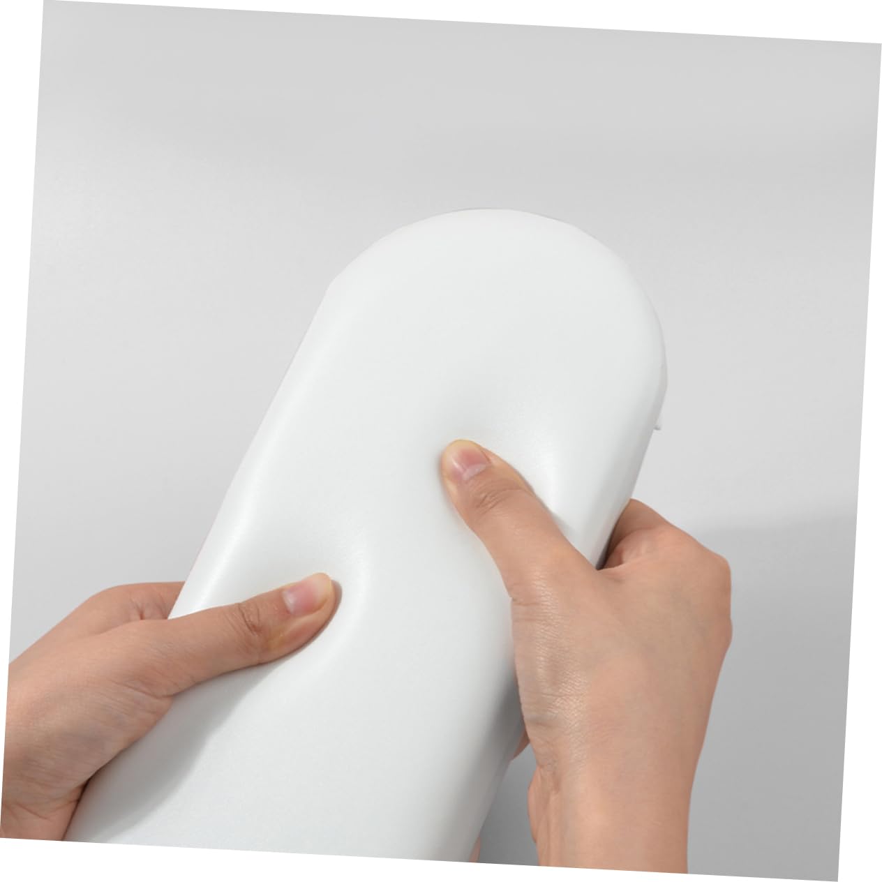 Nail Art Hand Pillow Nail Arm Rest Cushion for Manicure Comfortable Stylish Nail Technician Arm Rest for Salon Home Use Easy to Clean Design Chic Milky