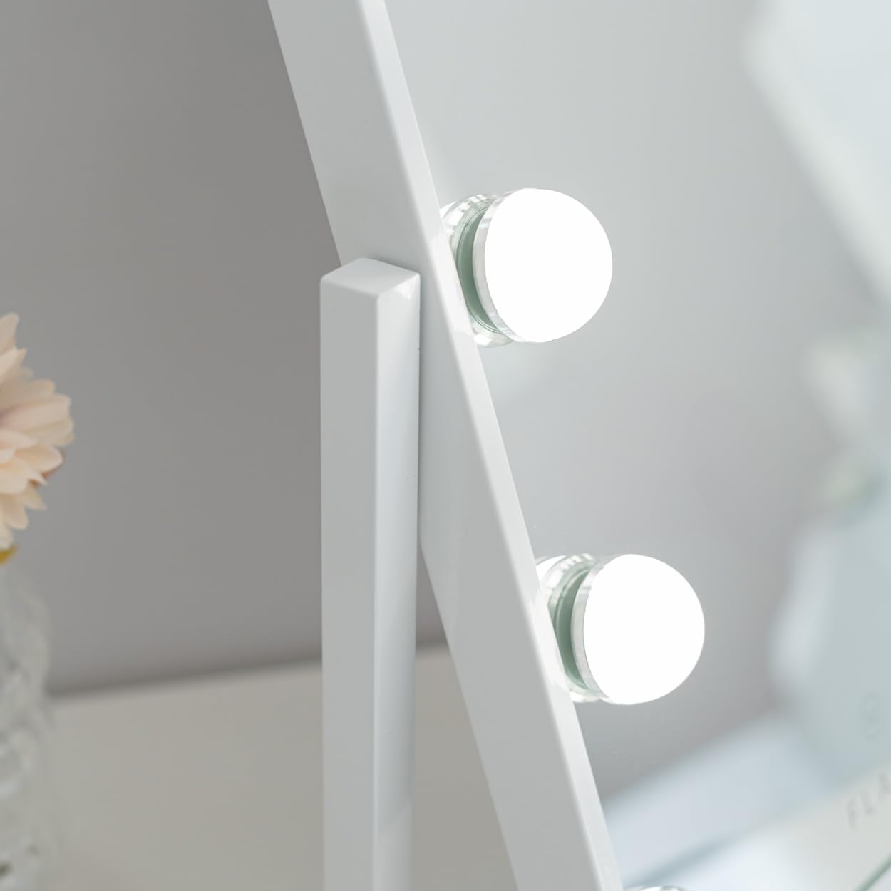 Flamingueo Specchio Trucco con Luci - 12 LED - 3 Modi di Luce - Intensità Regolabile - Controllo Tattile - Posizione Regolabile - Vanity Mirror - Bianco - 36,5x7,5x47,5cm
