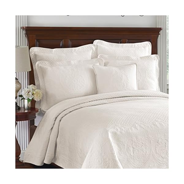 HISTORIC CHARLESTON Collection King Charles Modern Farmhouse Floral Matelasse Coverlet, King