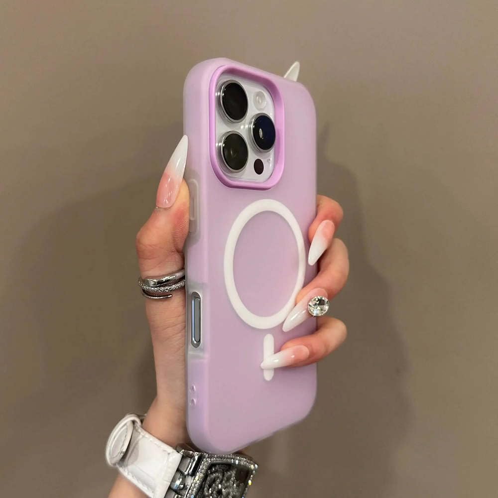 Coque antichoc iPhone 14 Plus mate anti-traces pour charge sans fil