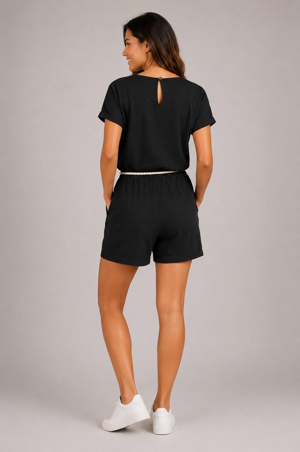 Sublevel Damen Jumpsuit Kurz Sommer Overall Einteiler mit Flechtgürtel, Taschen, T-Shirt kurzen Ärmeln und Rückenschlitz