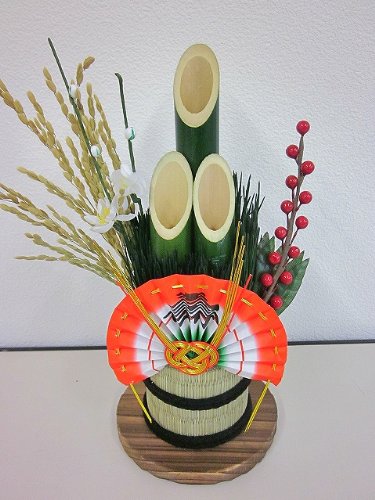 Amazon.co.jp: ミニ門松（中）お得な2個セット(1対) 門松 お飾り