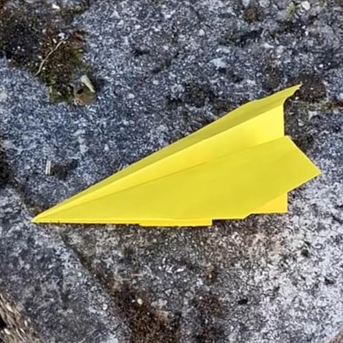 Nationaler Tag des Papierfliegers - my first Paper airplane yeah - Origami as its best hahaha