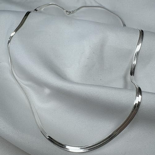 Collier chaîne à chevrons plats argent sterling pour sublimer vos tenues