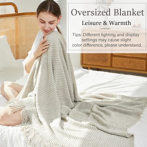 BLAGIC, Gestrickte Kuscheldecke, Grau-Weiß mit Quasten, Wohndecke, Auch als Schultertuch oder Schal, Leicht, weich, gemütlich… – Ansicht 5