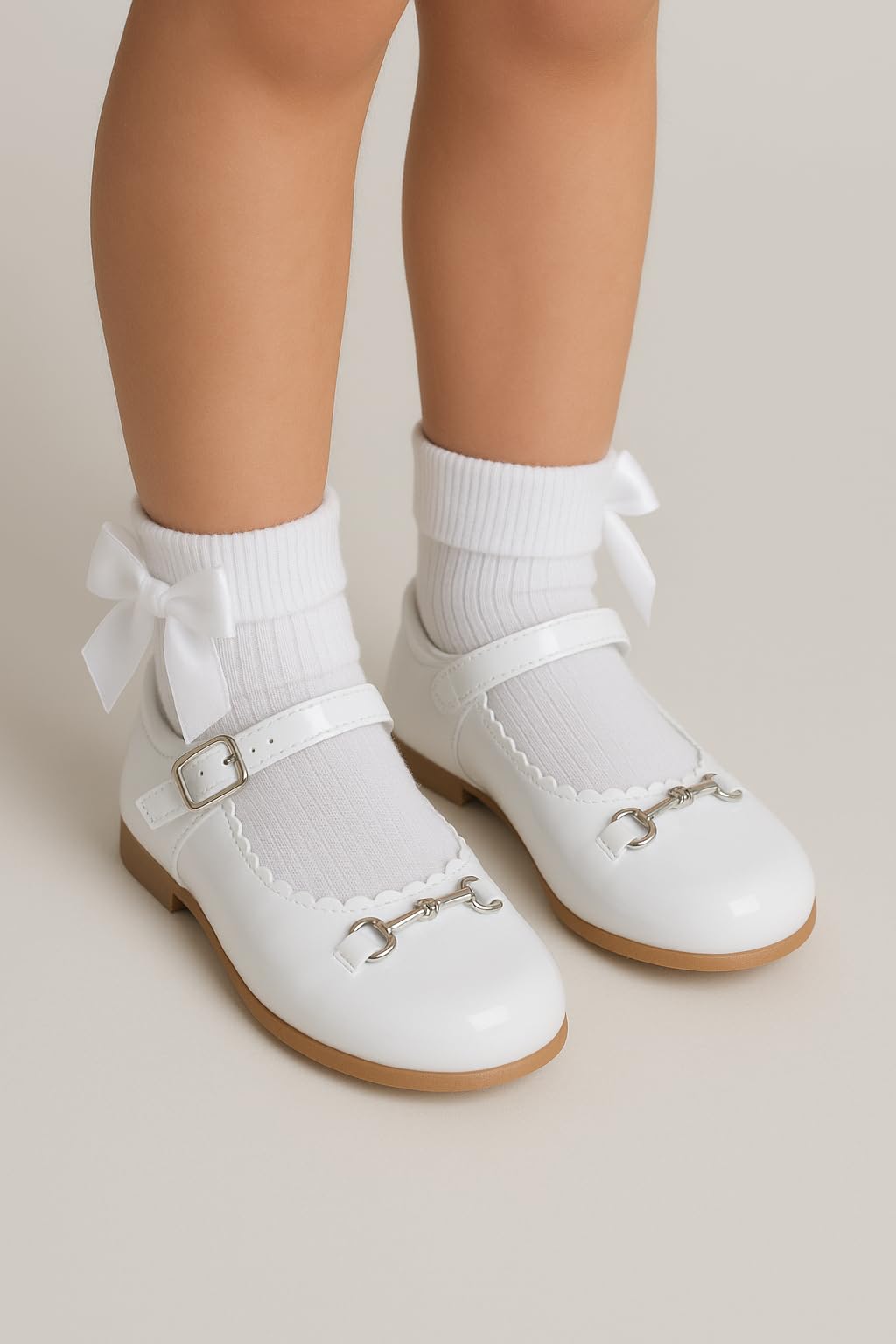 Dziewczęce płaskie buty Mary Jane z wykończeniem z muszelką, kwiat, dziewczęce, obuwie komunijne