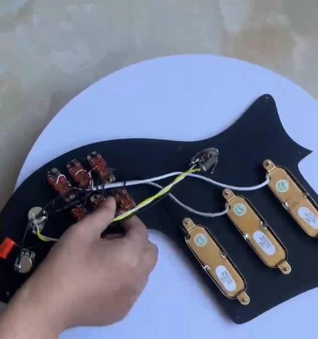 Amazon | ブライアンメイレッドスペシャルギター溶接ハーネスロード