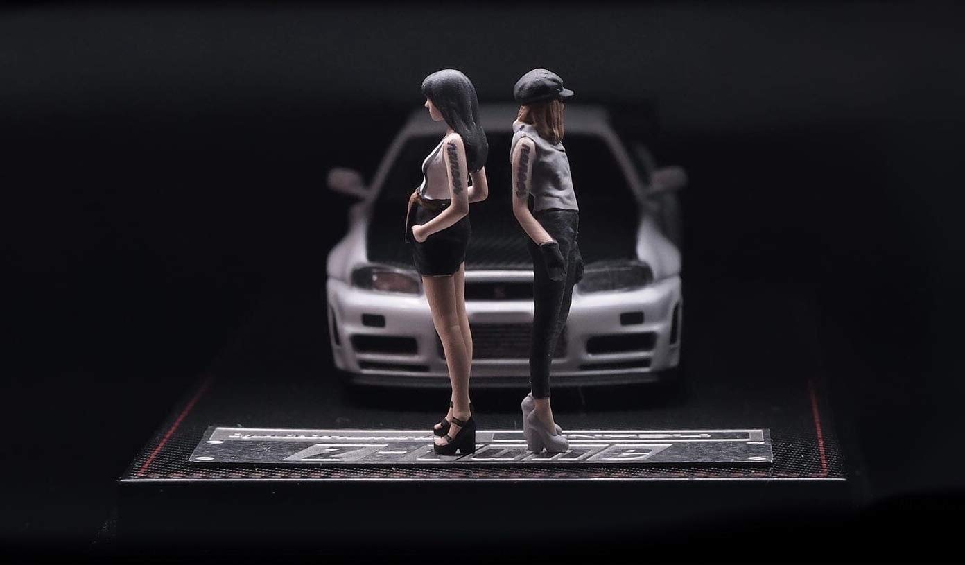 Amazon | 1/64 NANOER 女性フィギュア 希少品 ミニカー一台おまけ 