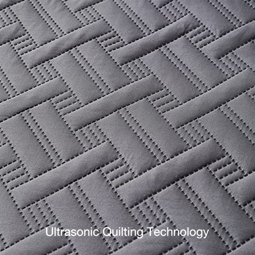 Image of Amazon Brand - Umi 100% Microfiber Ultrasonic 280 Tc Solid King Size Quilted Bed Cover /Bedsheet /Bedspreads with 2 Pillow Covers /Case (Luxury, Grey Mist 90X100 Inches, 250X230 cm)