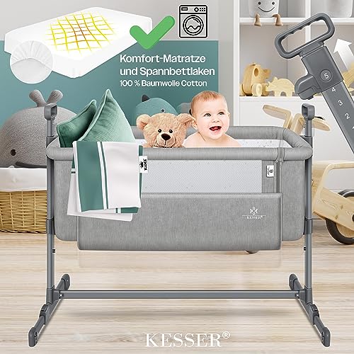 KESSER® Zustellbett Hubi 3in1 Baby Beistellbett Reisebett Babybett mit weich Matratze mit Rollen Kinderbett 5-Fach Höhenverstellung Faltbare Seitenwand für Zuhause und Unterwegs + Spanngurt Hellgrau