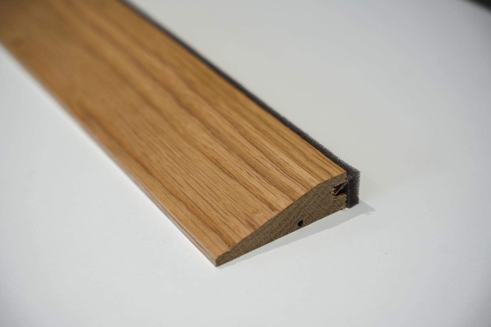 Seuil de Porte à la Suisse en Bois Made in France – Barre de Transition Sol 99 cm – Compense Différence de Niveau (1,9 ou 2,2 cm) – Plusieurs Couleurs – Idéal Parquet, Carrelage, Rénovation