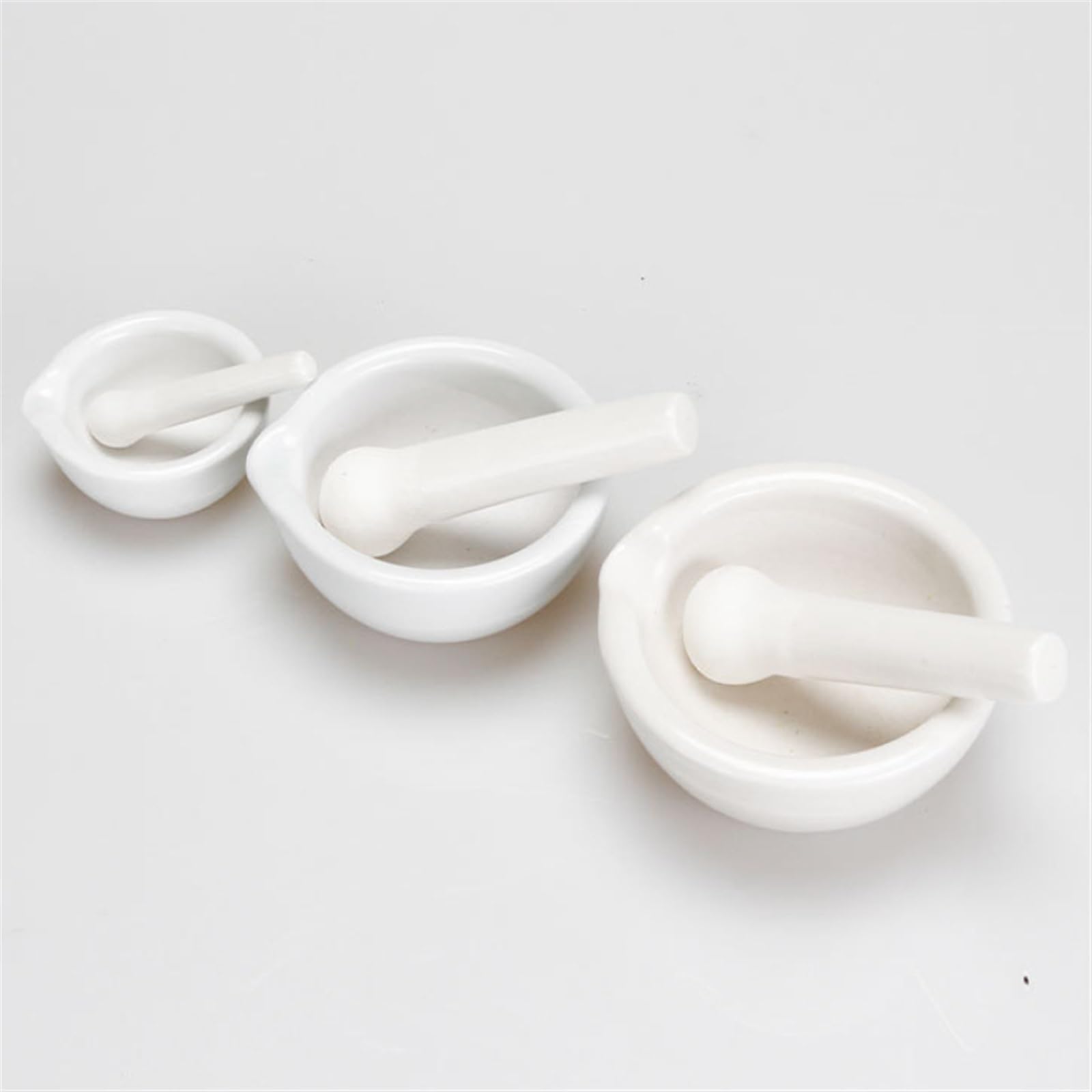 Ensemble pilon et mortier en porcelaine