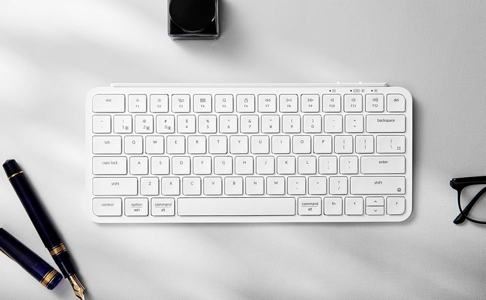 Strana view of the Keychron B1 Pro keyboard showing the physical switches for connectivity modes (BT, Cable, 2.4G, Off) and operating system (Mac, Win).