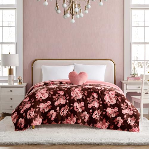 Image of Betsey Johnson - Twin Size Blanket, Soft Plush Bedding with Cozy Sherpa Reverse, Blanket for Couch or Bed, Floral Room Decor, Lightweight for All Seasons (Garden Pink)