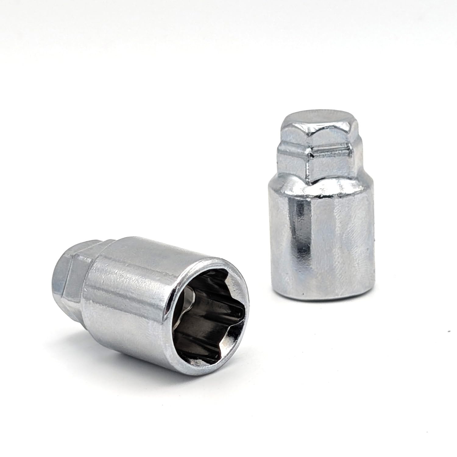 TRACER Lot de boulons de roue antivol M14 x 1,5 27 mm à tête sphérique R13 noir avec 2 adaptateurs compatibles avec Audi, VW, Seat, Skoda