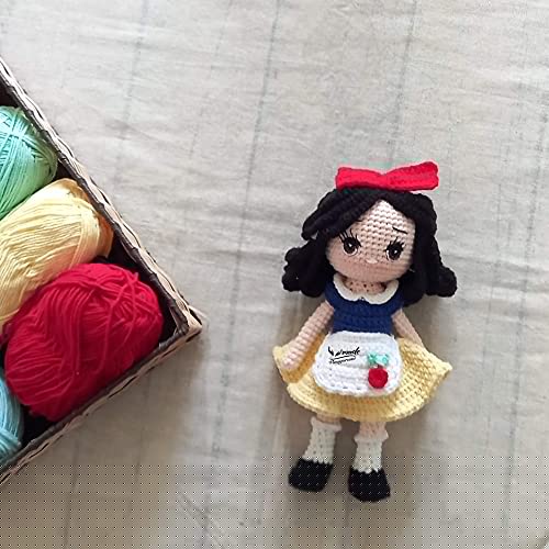 Doll Amigurumi: Snow White doll pattern