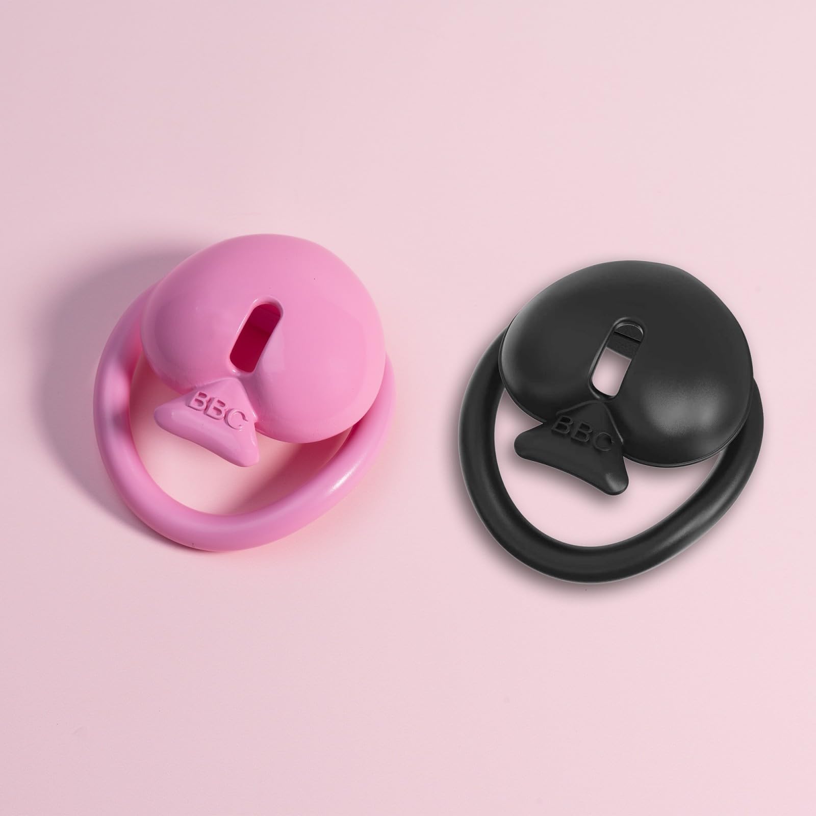 Chastity Cage Man Sex Toys Cage de Chasteté pour Pénis avec Ceinture et 4 Anneaux Cages Chastetée Légère en Résine avec Serrure Métallique et 2 Locks en Plastique pour Bondage le Pénis (Black,Belt)