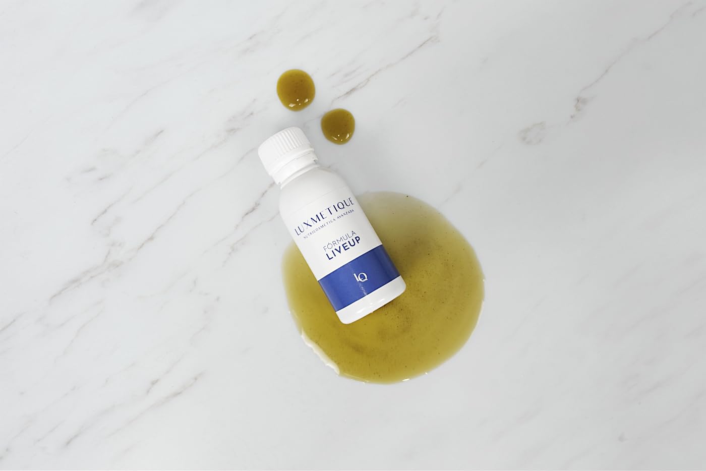 LUXMETIQUE® Liveup Formula - Reduce Estrés y Ansiedad, Mejora el Estado de Ánimo - Con Safr'inside™ (Azafrán), Sunphenon® y Robuvit® - Energía y Rendimiento Físico - 15 Viales Bebibles
