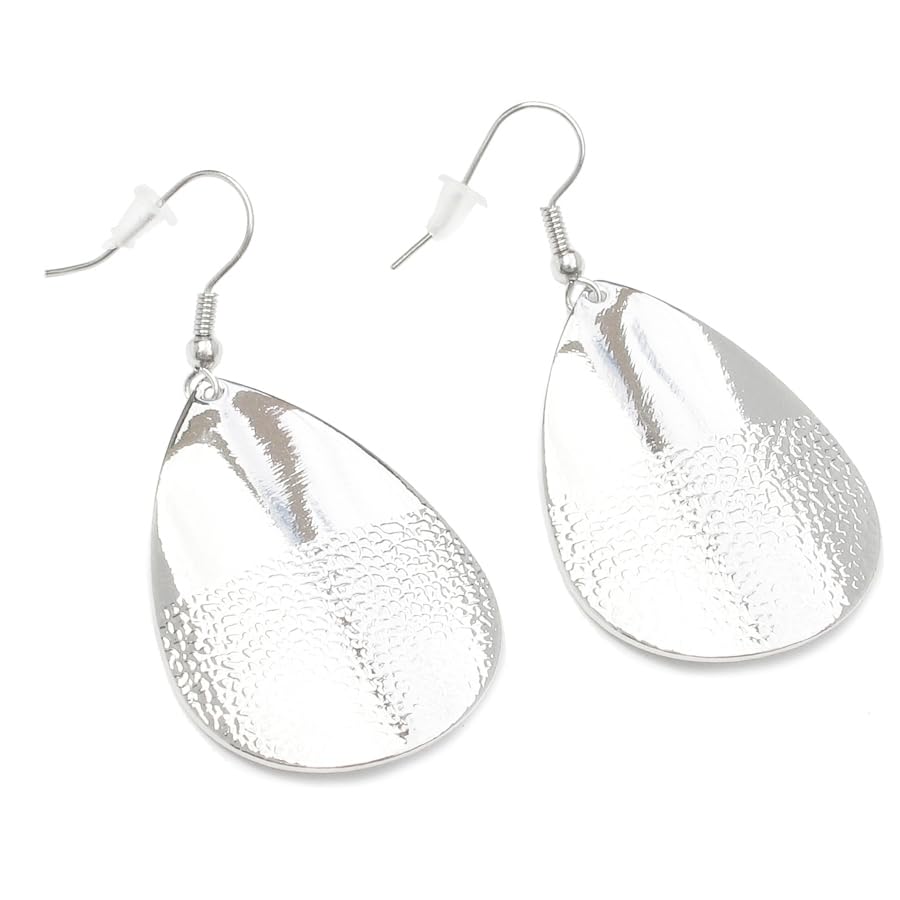 Boucles d'oreilles Luna pendantes : l'éclat du métal argenté forme poire