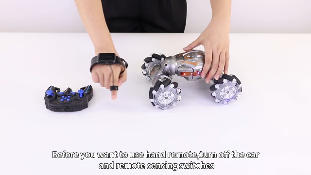【極美品】Deejoy　 Jovow RC Stunt Car　リモコンカー Amazon.com: Jovow RC Stunt Car, 2.4GHz 4WD Gesture Sensing