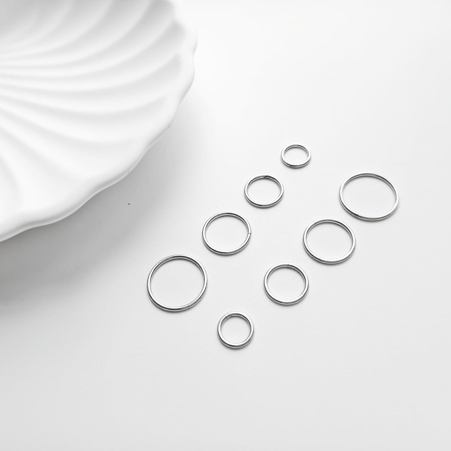 4/8Pcs 20G 18G 16G Nose Rings Hoops Surgical Steel Nose Ring Seamless Hinged Clicker Segment Septum Lip Rings Conch Tragus Cartilage Daith Rook Piercing Jewelry for Women Silver Black Gold 6mm 8mm 10mm 12mm