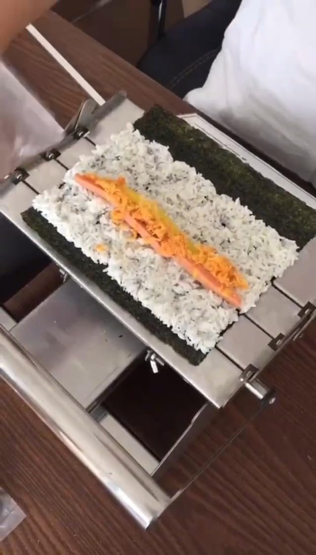 Sushi Making Kit,Stainless Steel Round Rice Roll Roller Making Machine, DIY Sushi Roller Mold Rice Roll Forming Machine, Bamboo Sushi Rolling Mat