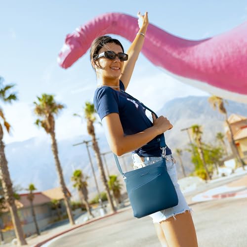 Image of Travelon Anti-Theft Roam Small Crossbody