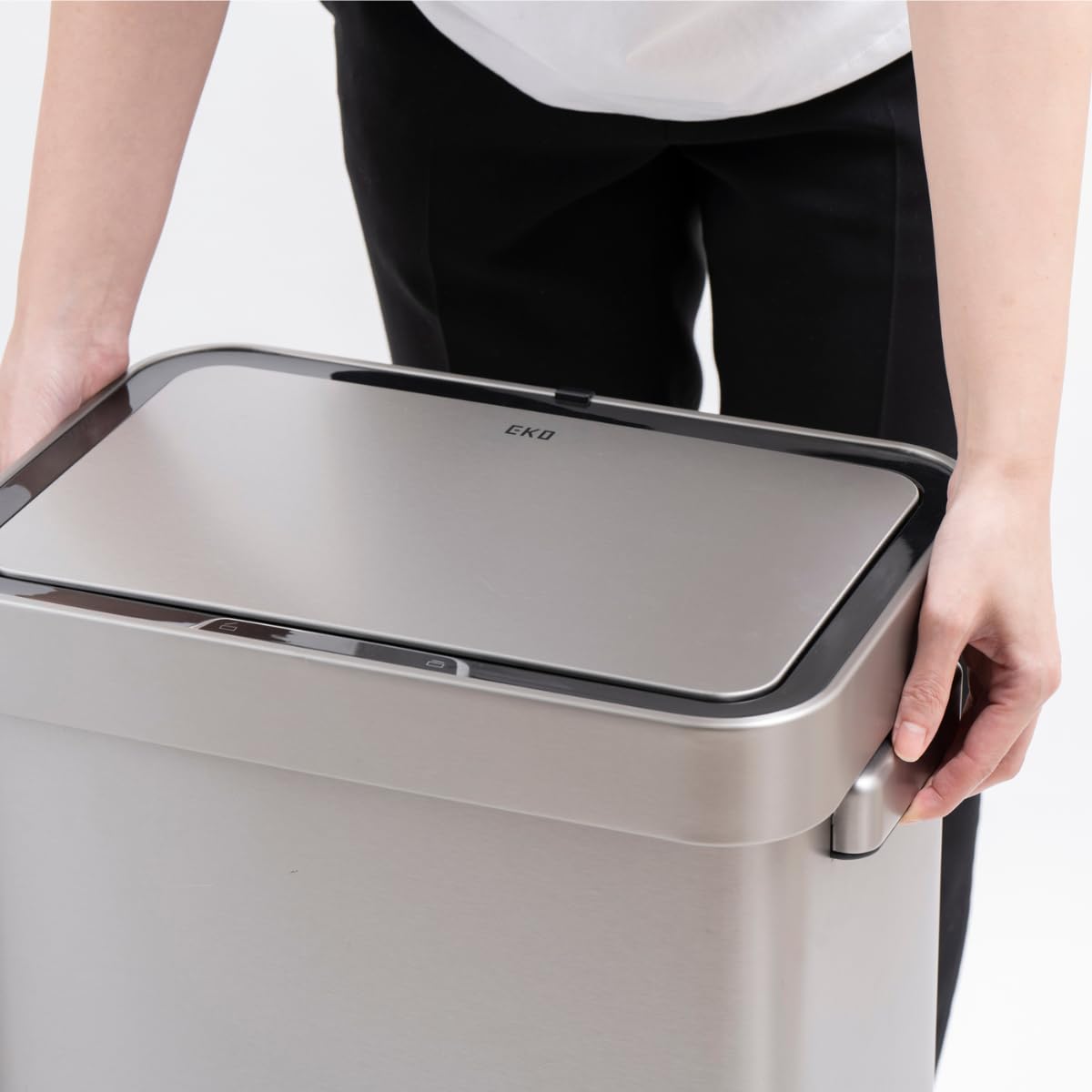 Amazon｜EKO ゴミ箱 自動開閉 ホライゾンセンサービン シルバー 45L